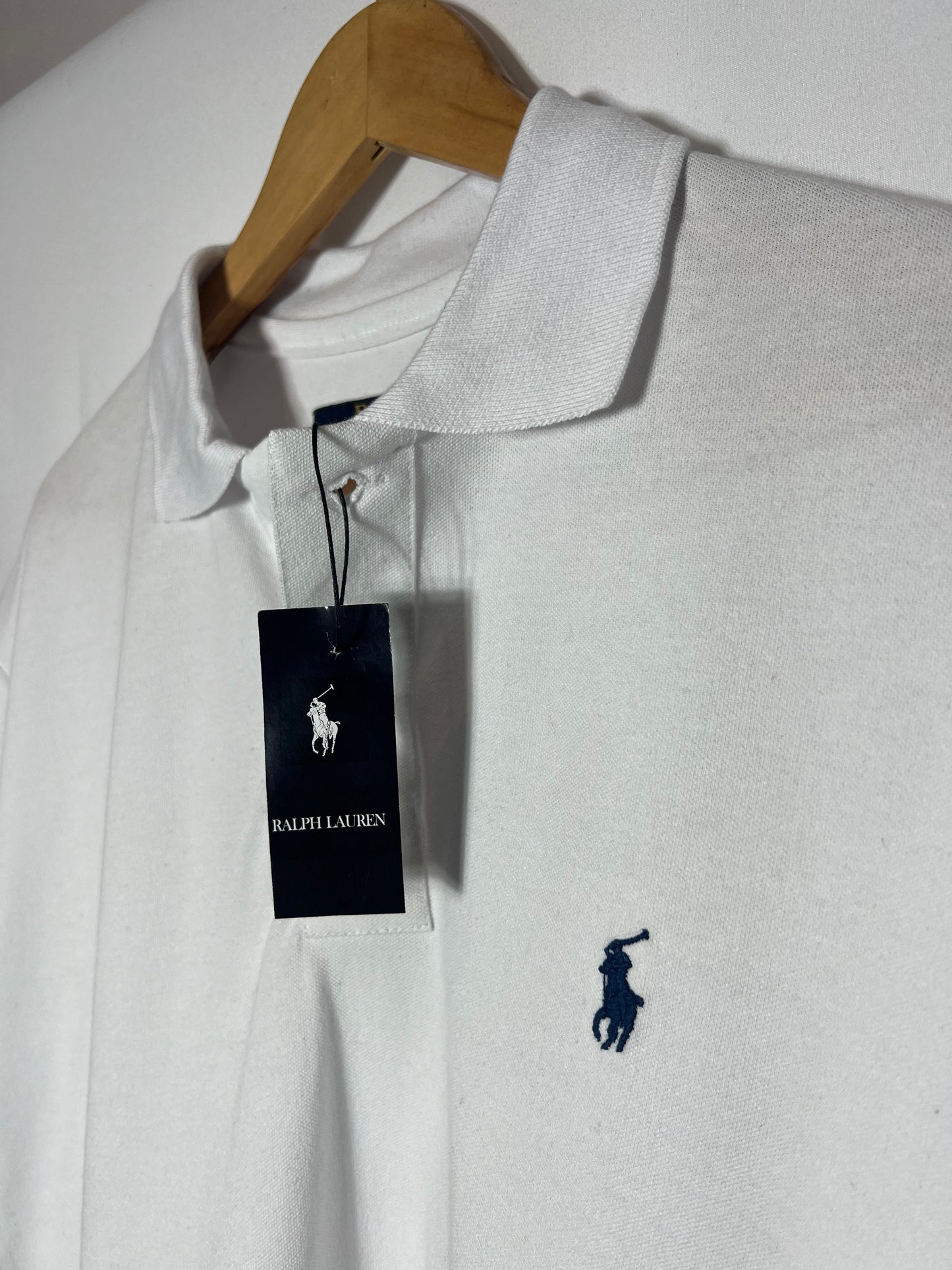 Remera Polo color blanco