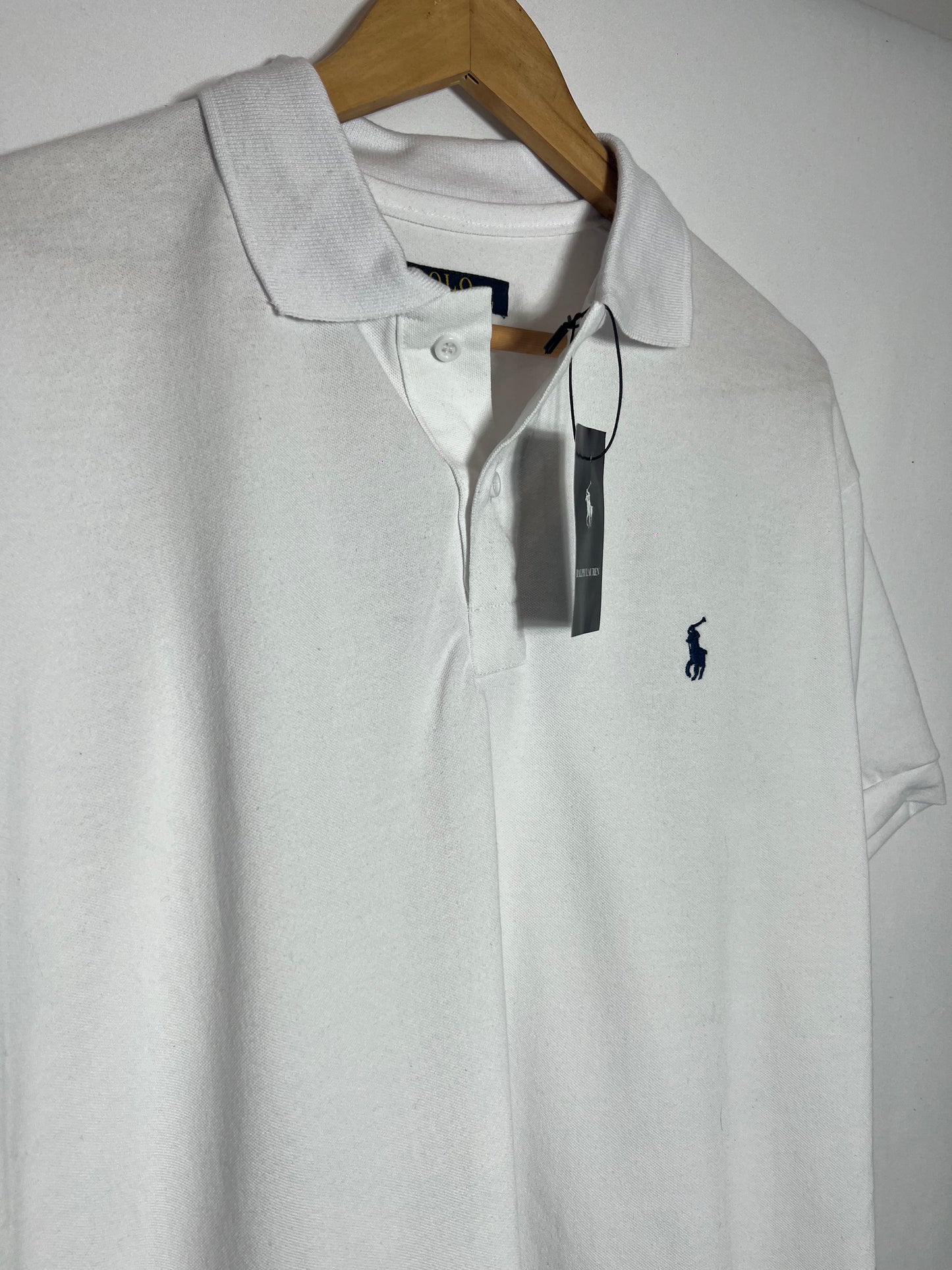 Remera Polo color blanco