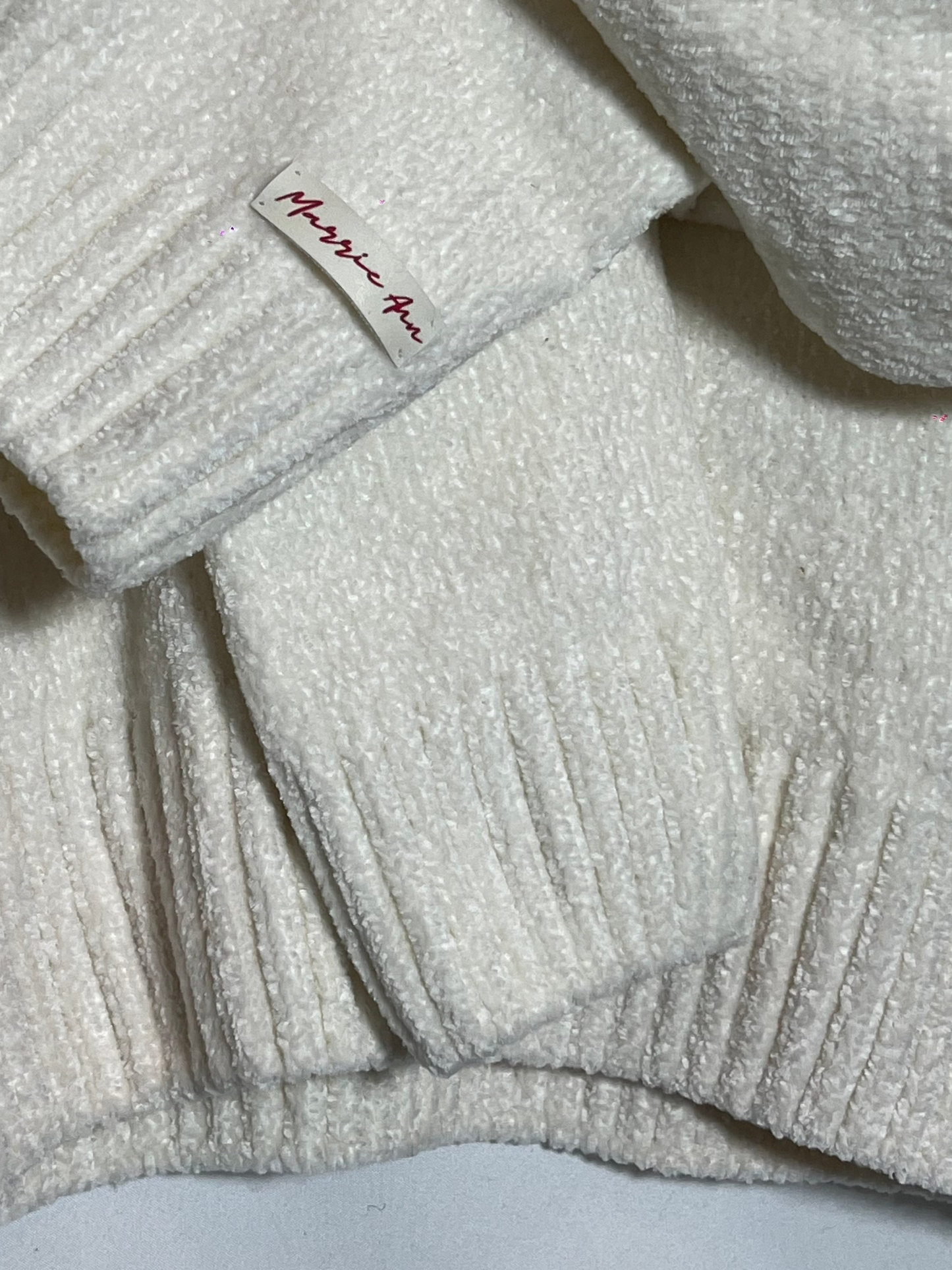 Buzo de Chenille con Faja Elastizada Color Blanco