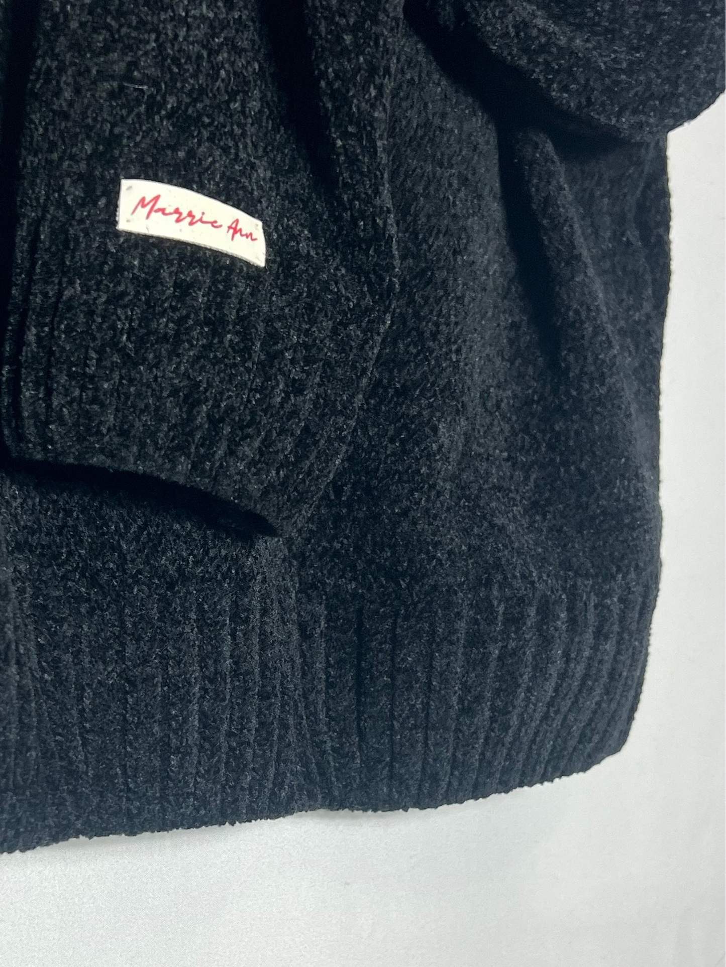 Buzo de Chenille con Faja Elastizada Color Negro