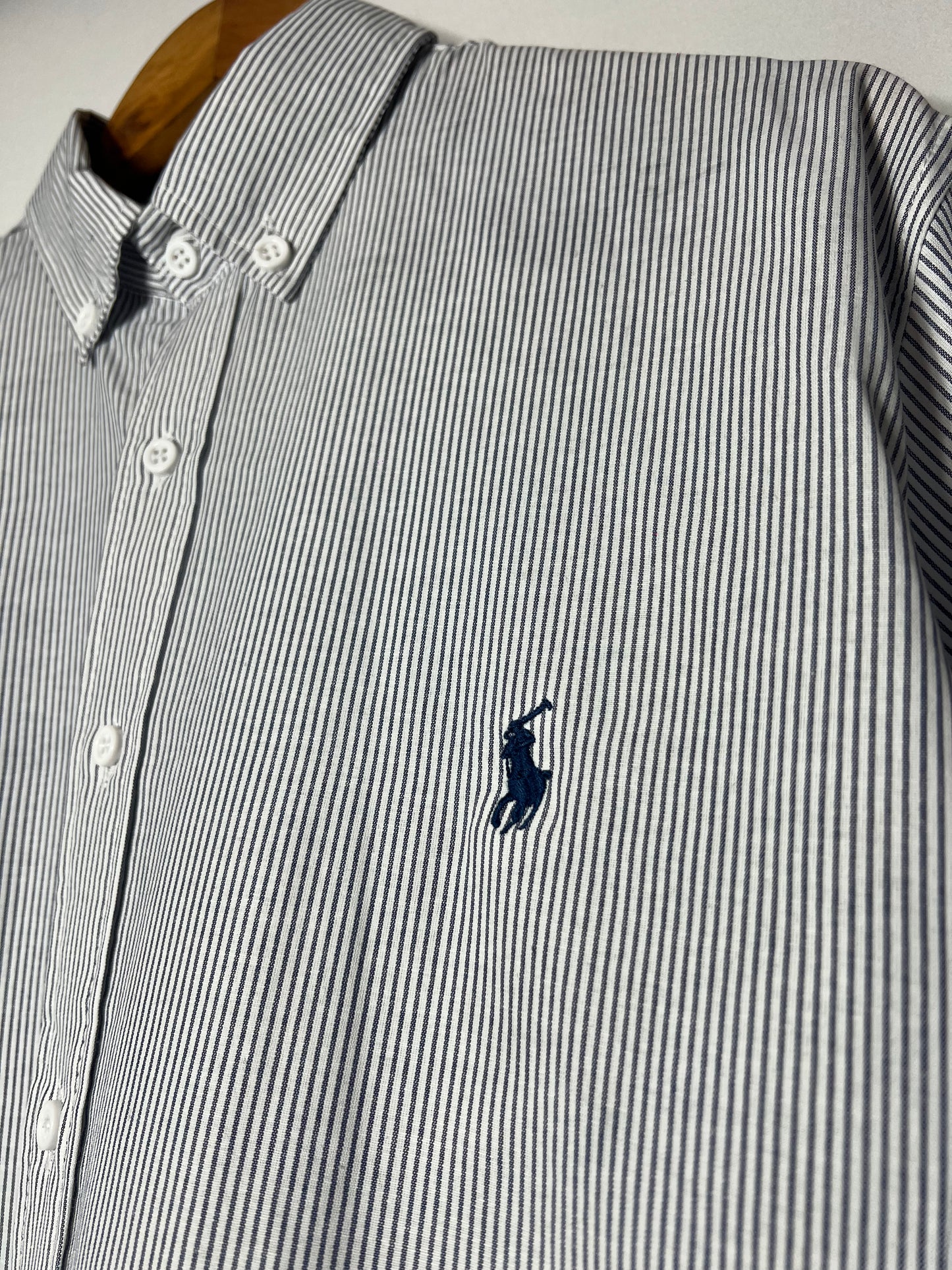 Camisa Polo Ralph Lauren rayas en color gris